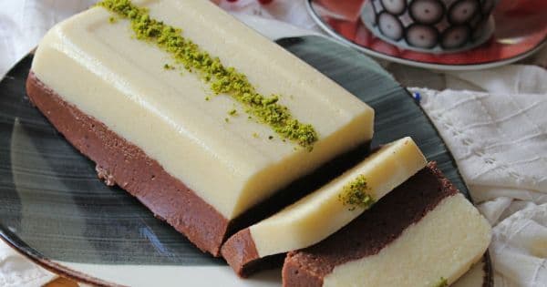 İki Renkli İrmik Tatlısı