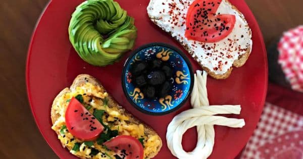 Labneli ve Yumurtalı Kızarmış Ekmek Dilimleri