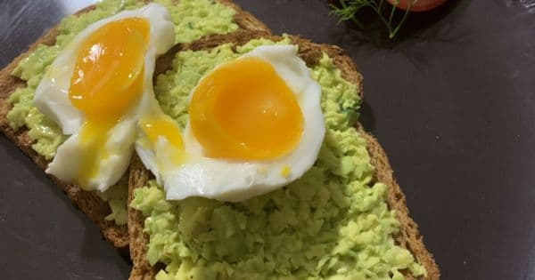 Avokadolu Yumurtalı Ekmek