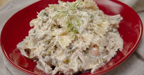 Tavuklu Makarna Salatası