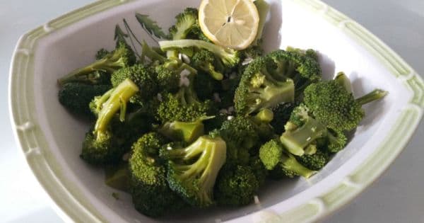 Brokoli Salatası