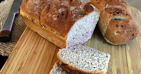 Chia ve Keten Tohumlu Tam Buğday Ekmek