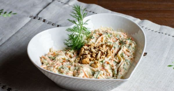Erişteli Havuçlu Salata