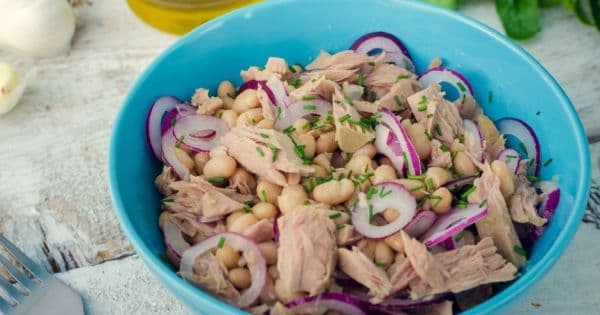 Kuru Fasulyeli Ton Balık Salatası
