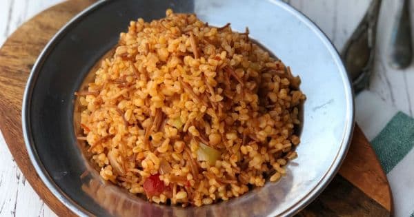 Domatesli Biberli Tel Şehriyeli Bulgur Pilavı
