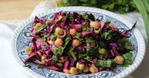 Nohutlu Mor Lahana Salatası