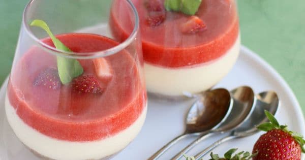 Rafine Şekersiz Çilekli Cheesecake