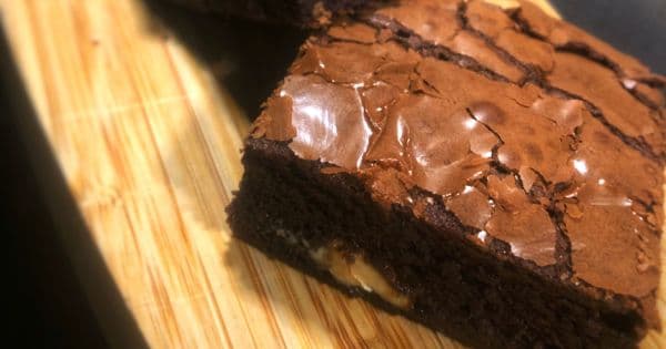 Beyaz Çikolata Parçalı Brownie