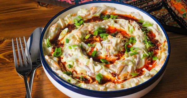 Yoğurtlu Erişte Salatası