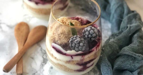 Böğürtlen Soslu Muhallebi