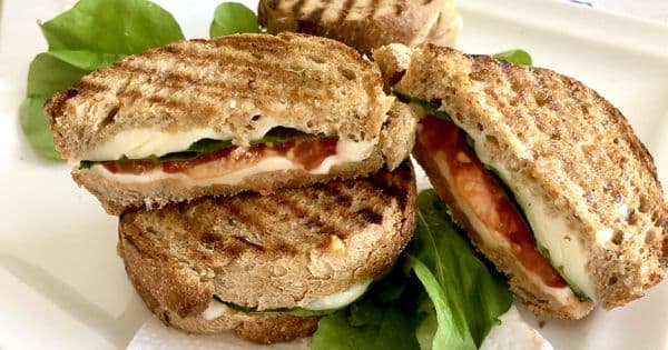 Domatesli Rokalı Tost