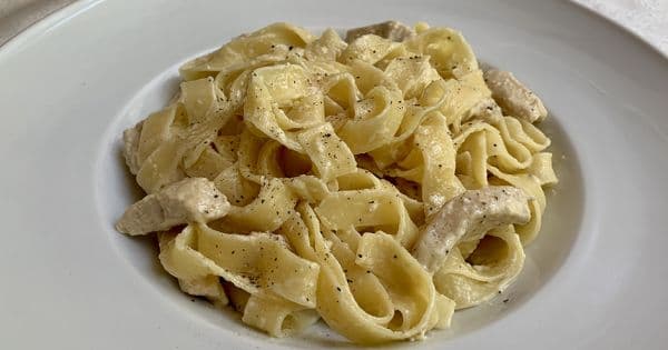 Tavuklu Fettucine Alfredo
