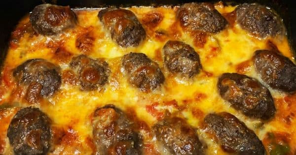 Domates Soslu Mozzarellalı Fırın Köfte