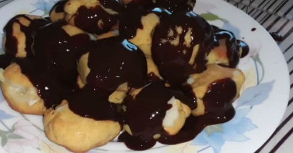 Çikolata Soslu Profiterol