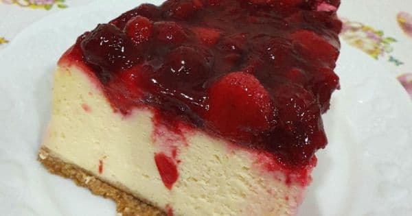 Çilekli ve Vişneli Cheesecake