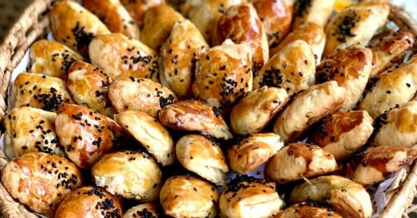 Dereotlu Ev Poğaçası
