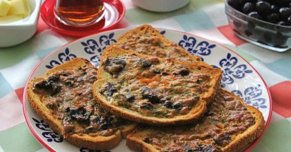 Fırında Zeytinli Kızarmış Ekmek