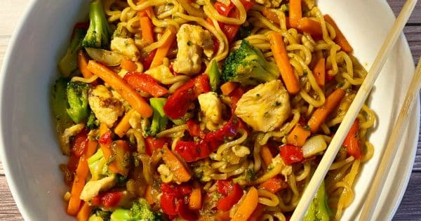 Tavuklu Sebzeli Noodle