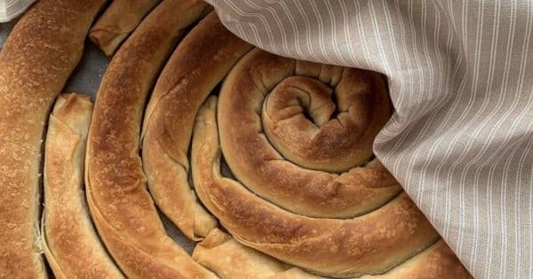 El Açması Kolay Peynirli Börek