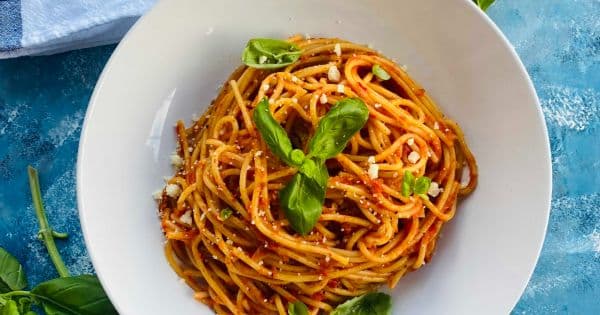 Köz Domates ve Biber Soslu Spagetti