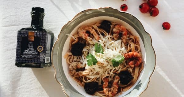 Domates Soslu Karidesli Makarna