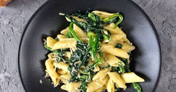 Ispanaklı Beşamel Soslu Makarna