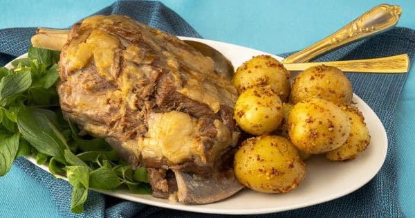 Kuzu Kol ve Suyunda Pişmiş Hardallı Mini Patatesler
