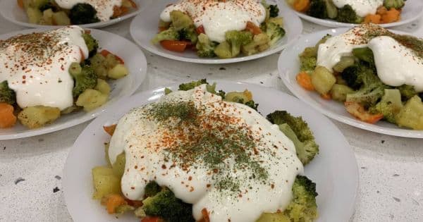 Renkli Brokoli Salatası