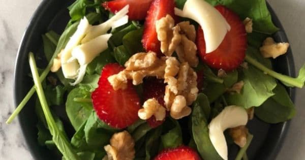 Çilekli Roka Salatası