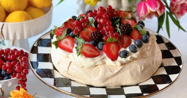 Orman Meyveli Pavlova