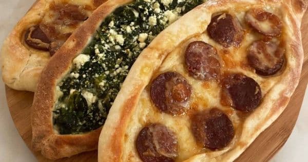 Sucuklu Ispanaklı Pide