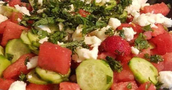 Karpuzlu Çilekli Salatalıklı Salata