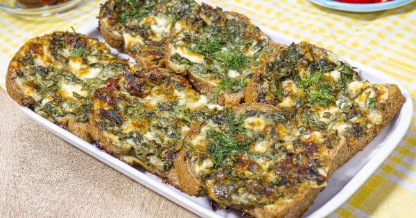 Otlu Peynirli Yumurtalı Ekmek