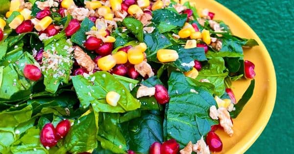 Narlı Cevizli Ispanak Salatası