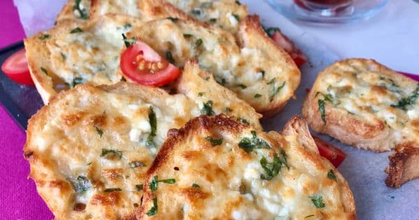 Peynirli Ekmek Dilimleri