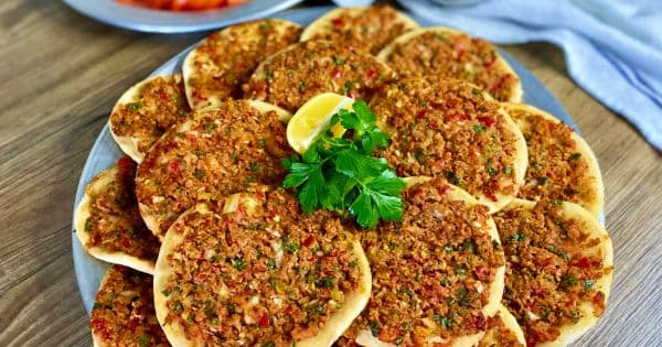 250 Gram Kıymayla 2 Tepsi Fındık Lahmacun