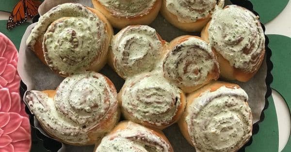 Kremalı Fıstıklı Çörek