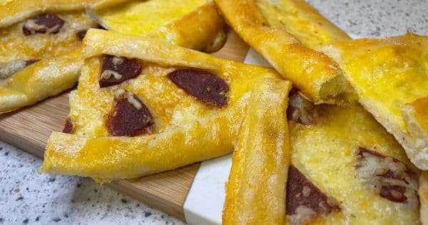 Sucuklu Kaşarlı Pide