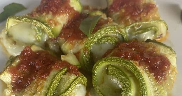 Pesto Soslu ve Kaşarlı Kabak Rulo