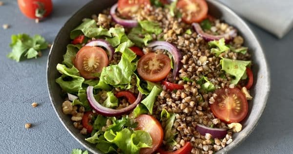 Karabuğday Salatası