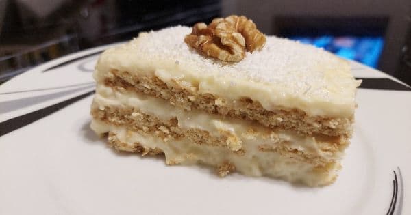 Yulaflı Bisküvili Pasta