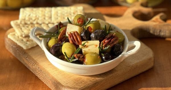 Girit Usulü Zeytin Mezesi