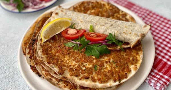 Lokanta Usulü Lahmacun