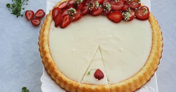 Çilekli Kremalı Tart Pasta