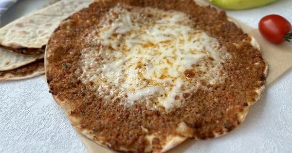 Kaşarlı Lahmacun