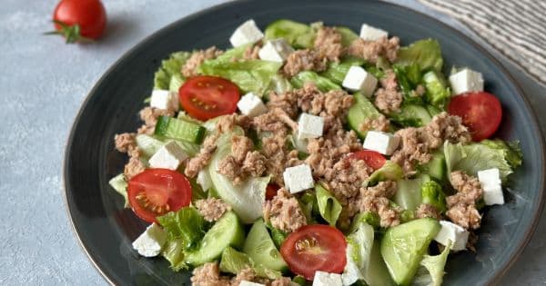 Ton Balıklı Peynirli Salata