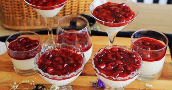Beyaz Çikolatalı Vişneli Muhallebi