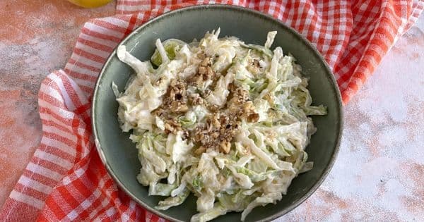 Ayvalı Marul Salatası