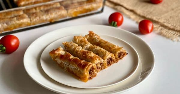 Baklavalık Yufkadan Kıymalı Börek