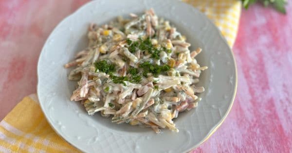 Garnitürlü Erişte Salatası